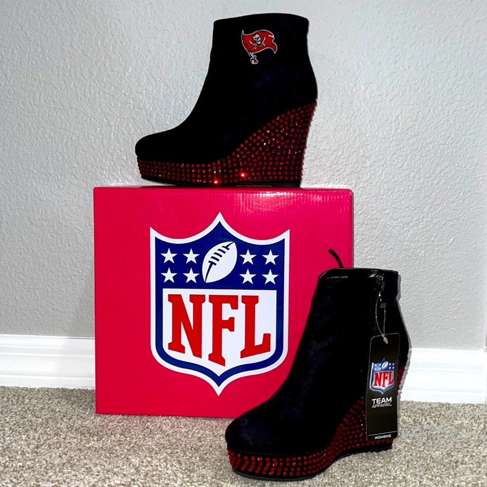 PERFECT for TB Buccaneers fans!! Women’s Black Suede w/Red Rhinestones Booties.